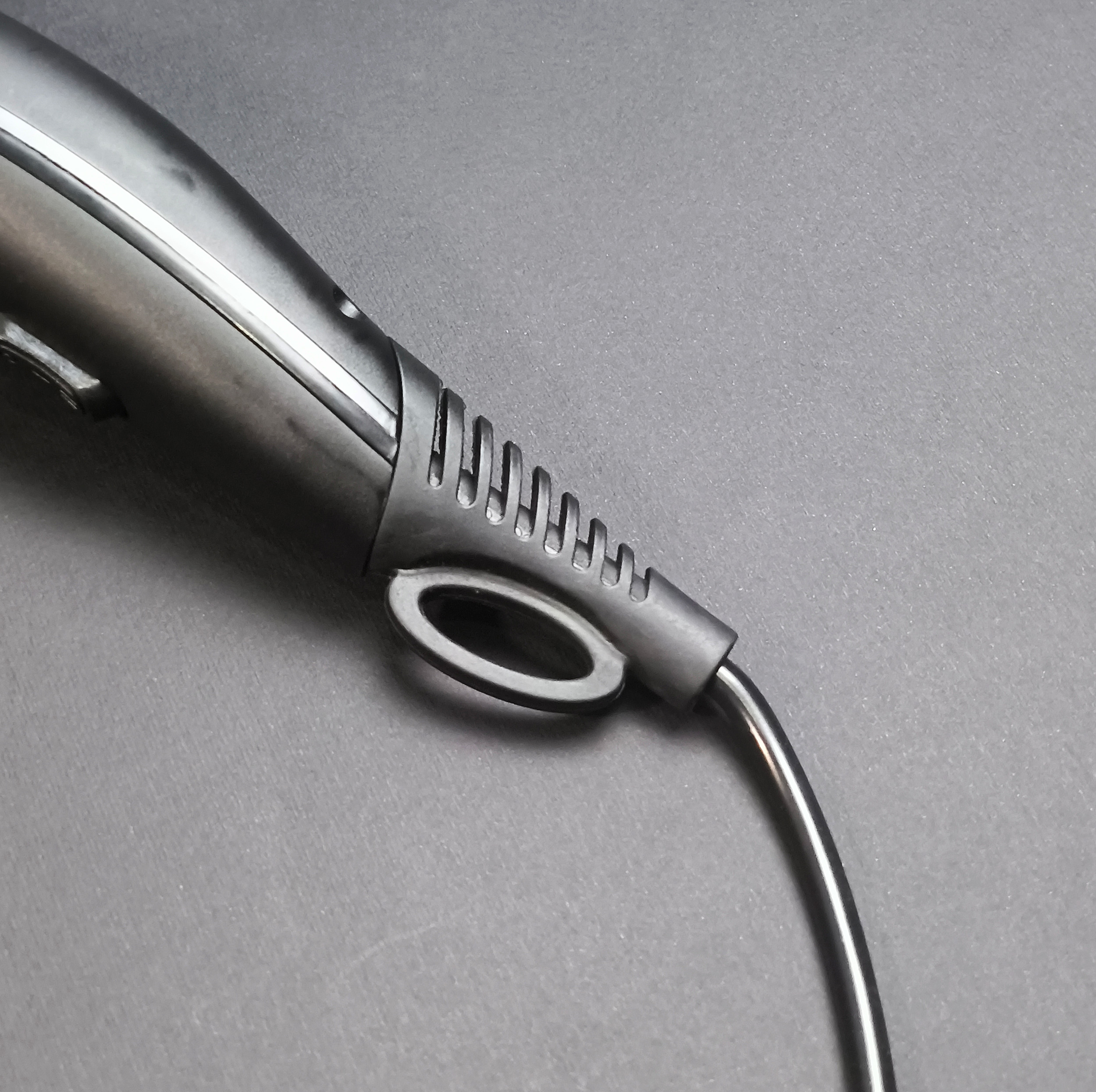 سشوار سیلور کرست مدل SC-D013 با موتور AC، توان 5000 وات، فناوری تولید یون، تنظیم دما و سرعت در 2 حالت و همراه با دیفیوزر و نازل متمرکزکننده