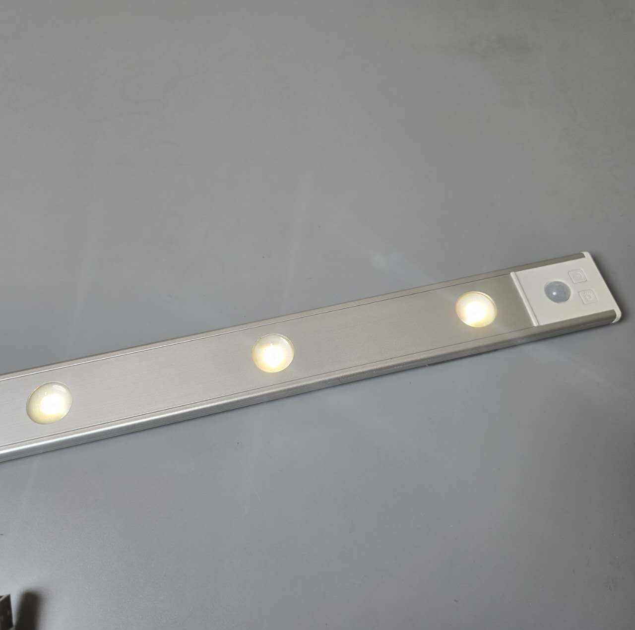 چراغ ال ای دی مدل زیر کابینتی کد LED8-80CM