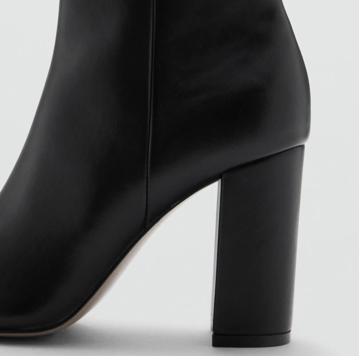 نیم بوت زنانه مانگو مدل POINTED TOE ANKLE BOOTS 2025