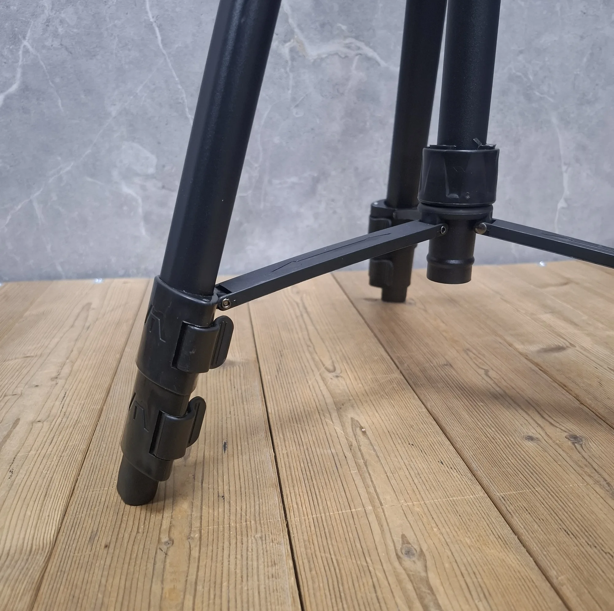 سه پایه تراز لیزری باس مدل 120CM